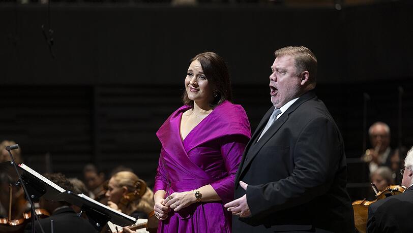 Lise Davidsen und Stuart Skelton bei einer Probe in der Isarphilharmonie. Lise Davidsen und Stuart Skelton bei einer Probe in der Isarphilharmonie.