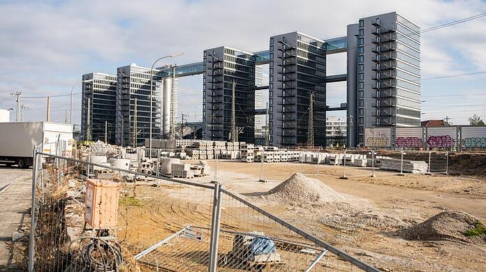 Die Ten Towers am Leuchtenbergring. Seit 2022 stehen sie gr&ouml;&szlig;tenteils leer. Jetzt soll wieder Leben einkehren.