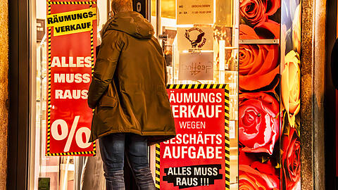 R&auml;umungsverkauf wegen Gesch&auml;ftsaufgabe &ndash; auch in der M&uuml;nchner Innenstadt keine Seltenheit.