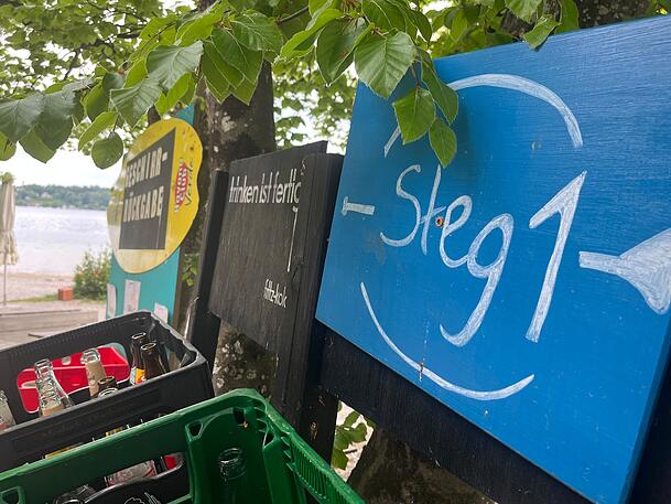 "Steg 1" hei&szlig;t der Strandkiosk am gleichnamigen Steg 1 im Bade- und Erholungsgebiet Paradies in Possenhofen.