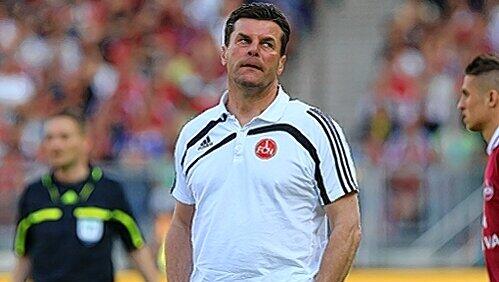 Frust beim Club-Trainer Dieter Hecking über das 0:0 gegen Mainz. Ein Sieg hätte das Tor nach Europa weit aufgestoßen. Frust beim Club-Trainer Dieter Hecking über das 0:0 gegen Mainz. Ein Sieg hätte das Tor nach Europa weit aufgestoßen.