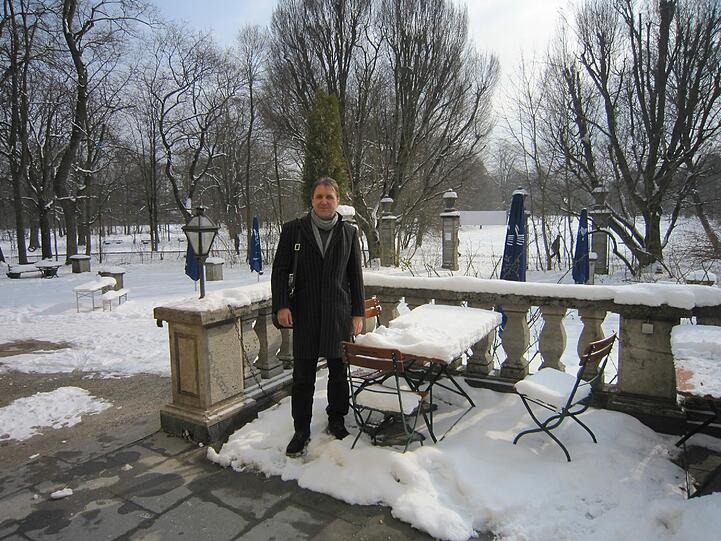 Autor und Dramaturg Thomas Rock vertritt den Bezirksausschuss Schwabing West.