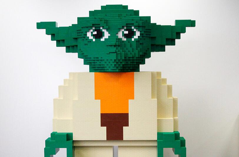 Rund zwei Meter hoch soll der Lego-Yoda werden.