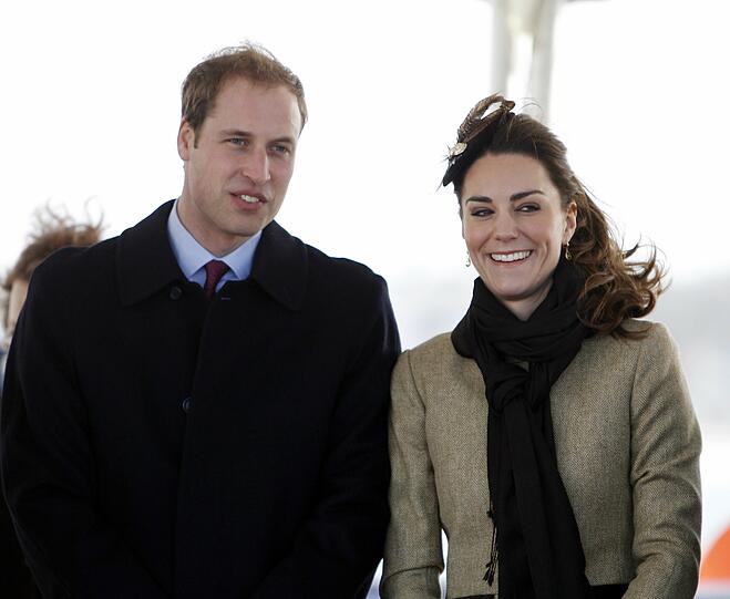 Es war nur ein Rettungsboot &ndash; aber hunderte Shaulustige kamen zu seiner Taufe, weil seine "Paten" keine
geringeren als Prinz William und sein Verlobte Kate Middleton sind. Die Bilder vom Auftritt.
