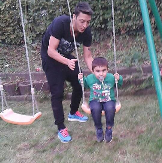 Das Leben von Mesut Özil auf Instagram