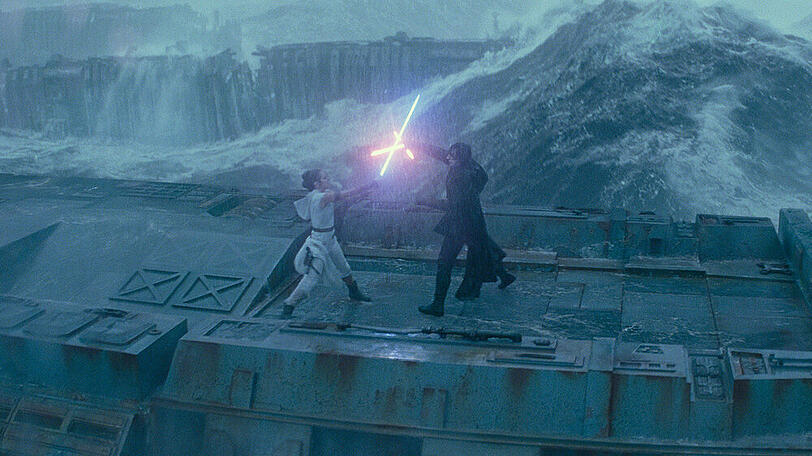 Kämpfen um ihre Vielleicht-Beziehung: Rey und Kylo Ren in der finalen Episode "Stars Wars: Der Aufstieg Skywalkers"