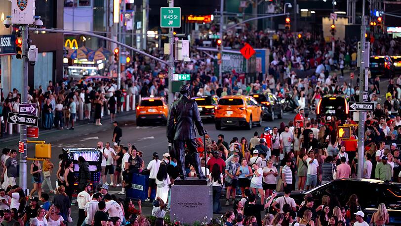 Im nächtlichen Treiben des Times Square wurden drei Menschen durch Schüsse verletzt. (Symbolbild)