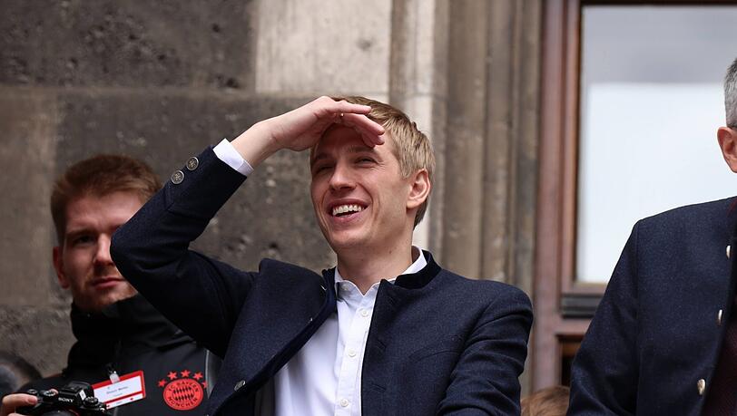Oberb&uuml;rgermeister auf dem Rathausbalkon: Es ist das erste, aber wahrscheinlich nicht das letzte Mal, dass der junge OB mit dem FC Bayern feiert.