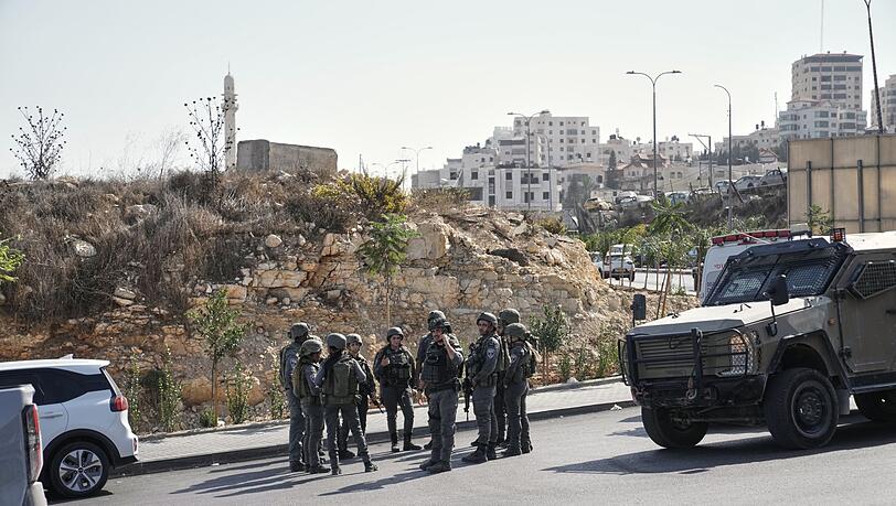 Israel startet nach eigenen Angaben eine Anti-Terror-Operation" im Raum Hebron.