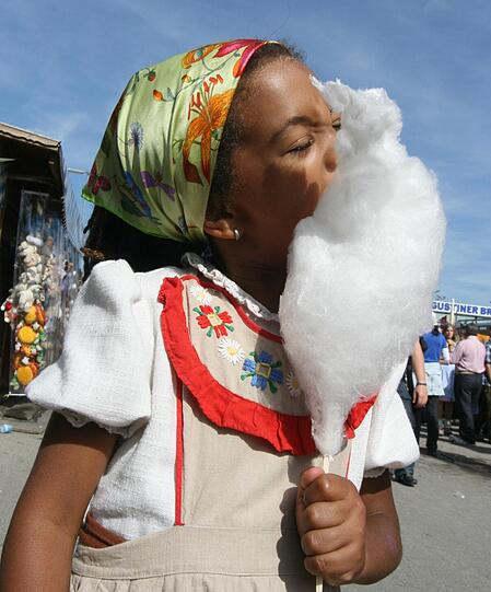 Zuckerwatte: 358 Kcal (je 100 Gramm)