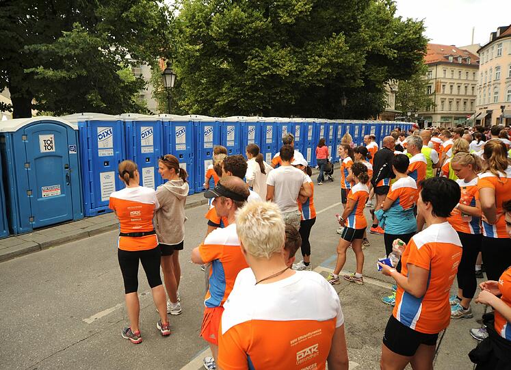 Zahlreiche Dixie-Klos stehen entlang der Strecke für Sportler und Zuschauer parat.