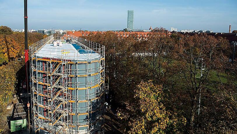 Die Parkplatzüberbauung der GEWOFAG am Dantebad. Die Parkplatzüberbauung der GEWOFAG am Dantebad.