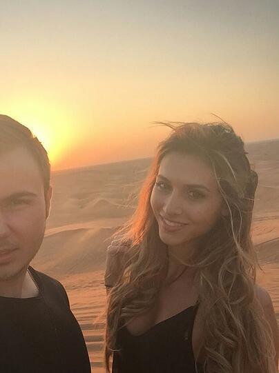Mario Götze genießt zusammen mit Freundin Anna-Kathrin den Urlaub am Strand in Dubai.