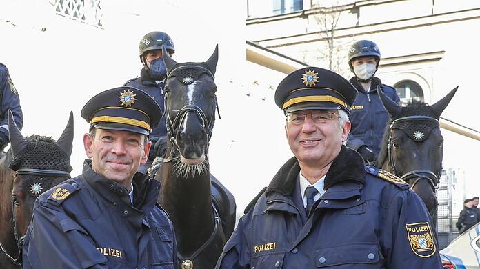 Stabsübergabe: Wilhelm Schmidbauer (r.) mit seinem Nachfolger Michael Schwald.
