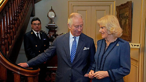 König Charles III. und Königin Camilla: Statt einem Umzug in den Buckingham Palast lebt das Paar nur wenige Minuten entfernt in Clarence House.