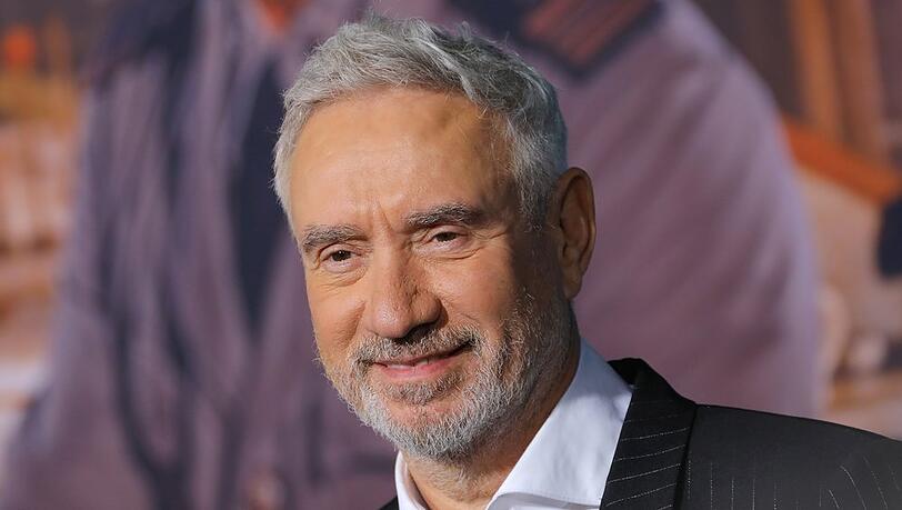 Roland Emmerich erarbeite sich in der Filmindustrie den Spitznamen "schwäbischer Spielberg". Roland Emmerich erarbeite sich in der Filmindustrie den Spitznamen "schwäbischer Spielberg".