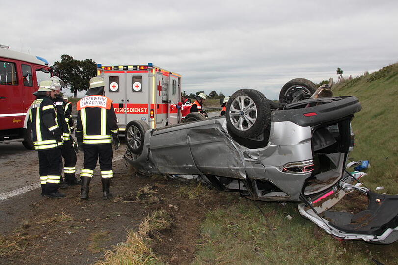 Bei einem Unfall auf der A94 wurden vier Personen verletzt.