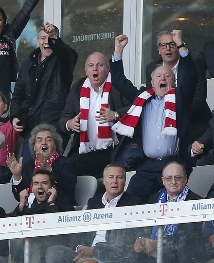 Am Samstag war Uli Hoeneß zum ersten Mal nach seiner Verurteilung wieder im Stadion. Die Bilder!