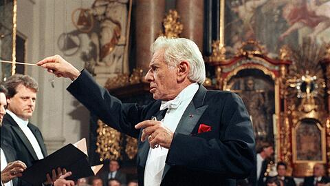 Leonard Bernstein dirigiert das BR-Symphonieorchester.
