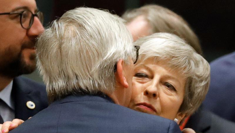 Wie oft werden sie sich wohl noch bei EU-Gipfeln treffen? Die britische Premierministerin Theresa May begrüßt EU-Kommissionschef Jean-Claude Juncker. Wie oft werden sie sich wohl noch bei EU-Gipfeln treffen? Die britische Premierministerin Theresa May begrüßt EU-Kommissionschef Jean-Claude Juncker.
