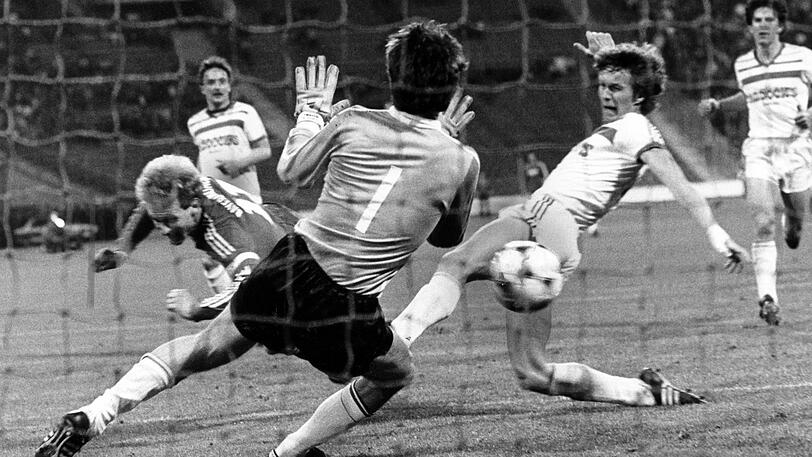 9. Mai 1984: Im Wiederholungsspiel nur eine Woche später erzielt der heutige FCB-Vorstandsboss Karl-Heinz Rummenigge das 3:2-Siegtor gegen Schalke, und der FC Bayern steht einmal mehr im Pokalfinale.