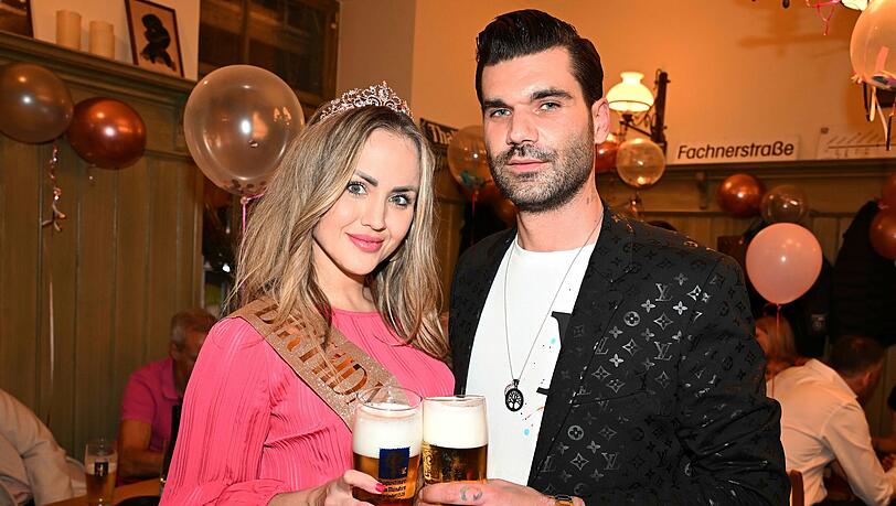 Diese Party-Fotos aus München sollen die Beamten auf die Spur von Mike Cees gebracht haben.