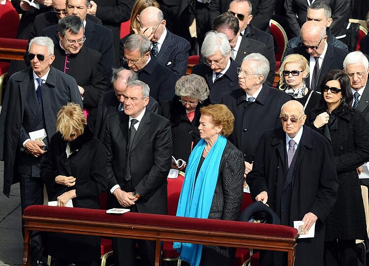 Die italienische Delegation wurde angeführt von Staatspräsident Giorgio Napolitano (vorne rechts)