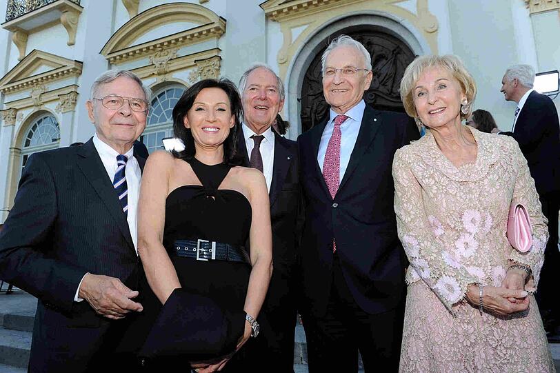 Karl Dersch, Nicola Gerstmaier, Roland Berger, Edmund Stoiber und Karin Stoiber (v.l.).