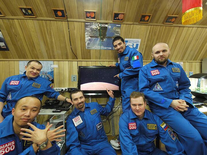 Die Mars500-Crew posiert in Moskau (undatiertes Handout). Luke auf für den Schlussakt des längsten Isolationsexperiments der Raumfahrt: Sechs Männer beenden am 4. November 2011 nach 17 Monaten eine virtuelle Reise ins All.