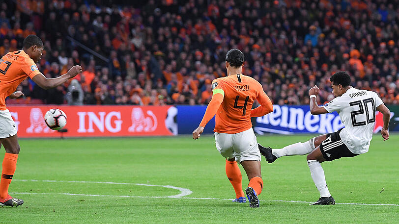 Traf gegen die Niederlande: Bayern-Star Serge Gnabry (re.).