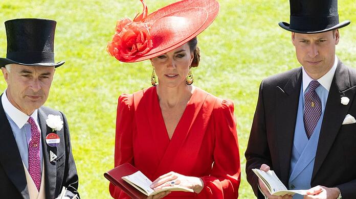 Nicht nur mit diesem roten Outfit sticht Prinzessin Kate aus der Masse hervor.
