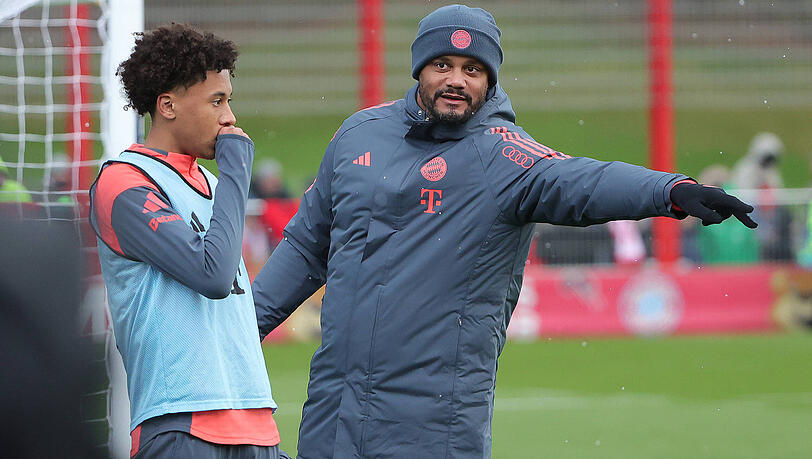 Juwel: Vincent Kompany (r.) hält viel von Kiala. Juwel: Vincent Kompany (r.) hält viel von Kiala.