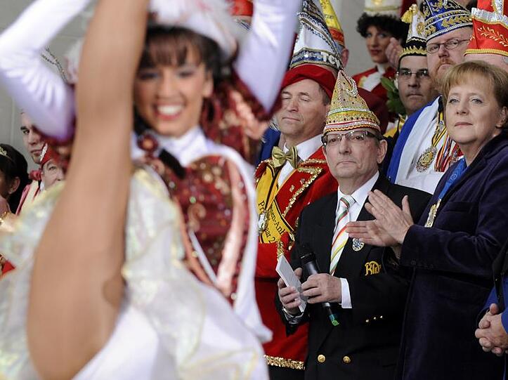 Mitunter auch unfreiwilliger Karneval in der Koalition - seit 100 Tagen ist Schwarz-Gelb im Amt
