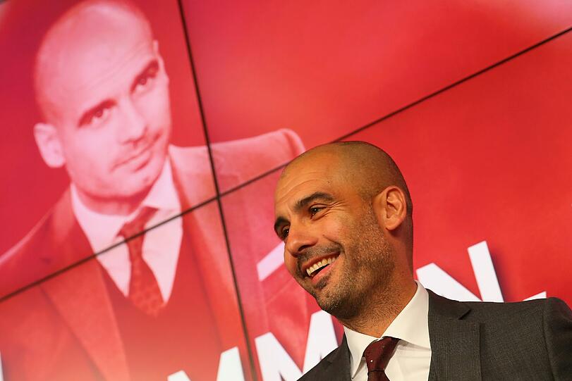24. Juni: &bdquo;Herzlich willkommen, Pep!&ldquo;. Der FC Bayern stellt Josep Guardiola als neuen Trainer vor. Hoeneß sitzt mit am Podium. Ansonsten hält er sich über den Sommer zurück mit öffentlichen Auftritten.