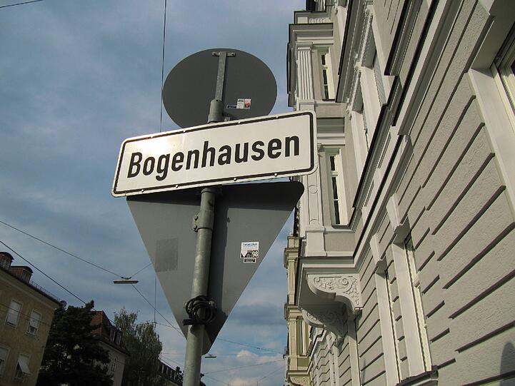 Hier beginnt ein sehenswertes Viertel Münchens: Nach der Kreuzung Ismaninger, Prinzregentenstraße geht's los.