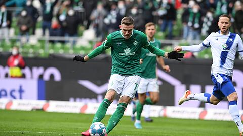 Werders Marvin Ducksch bei einem Torabschluss.