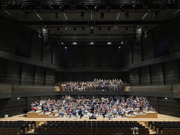 Die Münchner Philharmoniker und der Philharmonische Chor bei einer Probe für "Carmina Burana"