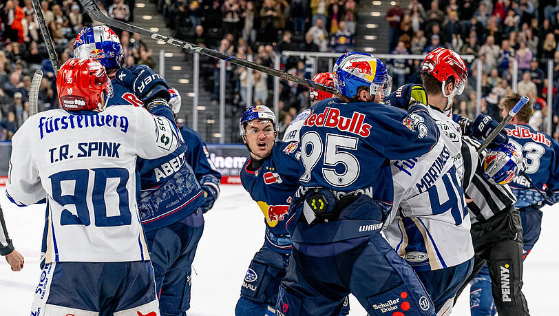 Keilerei nach Spielende: Die EHC-Stars Abeltshauser (l., verdeckt), Ferguson (mit blutiger Nase) und Heatherington (Nr. 95) im heftigen Gerangel mit den Gästen aus Schwenningen. Keilerei nach Spielende: Die EHC-Stars Abeltshauser (l., verdeckt), Ferguson (mit blutiger Nase) und Heatherington (Nr. 95) im heftigen Gerangel mit den Gästen aus Schwenningen.