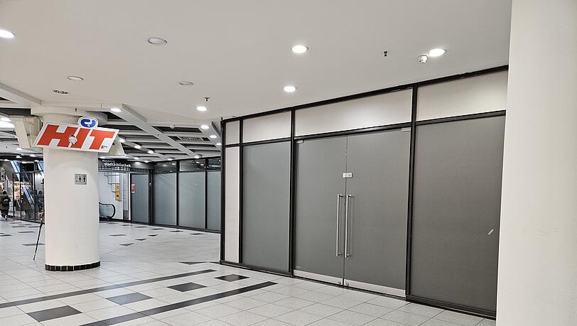 Seit Jahren ist dieses Ladenlokal unbesetzt. Fr&uuml;her war hier ein Schuhgesch&auml;ft.