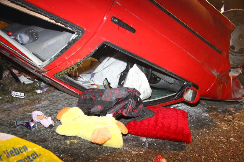 Auf der Autobahn 94 bei Neuötting (Landkreis Altötting) ist am Montagabend eine Autofahrerin bei einem schweren Unfall tödlich verunglückt.
