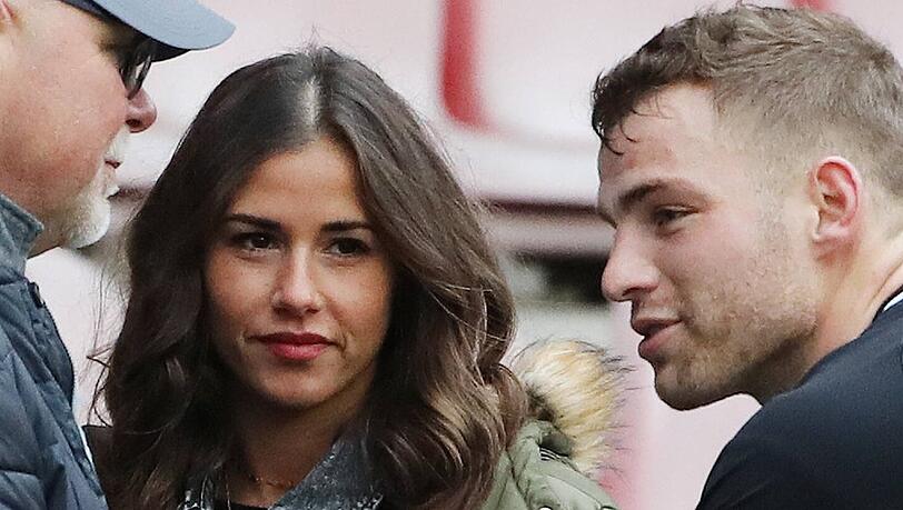 Sarah und Julian Engels sind seit 2021 verheiratet und Eltern einer gemeinsamen Tochter.