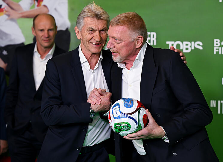 Klaus Augenthaler (l) und Boris Becker bei der Premiere der Dokumentation "Ein Sommer in Italien - WM 1990".