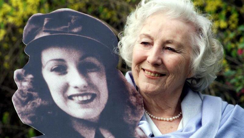Vera Lynn ist im Alter von 103 Jahren gestorben. Vera Lynn ist im Alter von 103 Jahren gestorben.