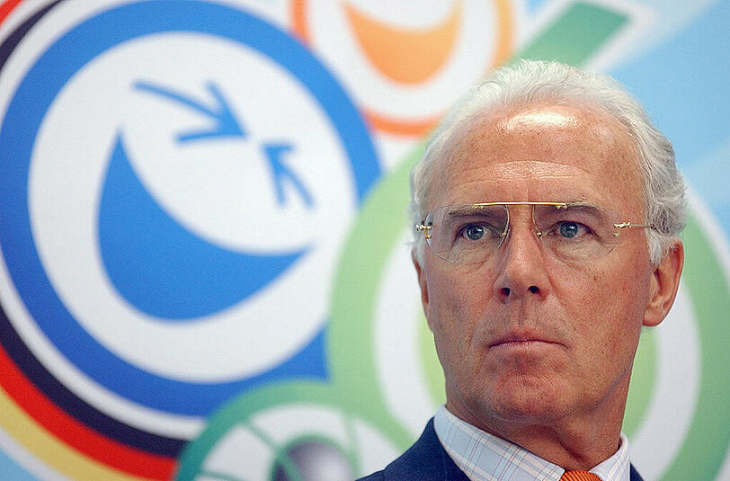 Franz Beckenbauer war damals Präsident des Organisationskomitees für die WM 2006 in Deutschland.