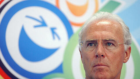 Franz Beckenbauer war damals Präsident des Organisationskomitees für die WM 2006 in Deutschland.
