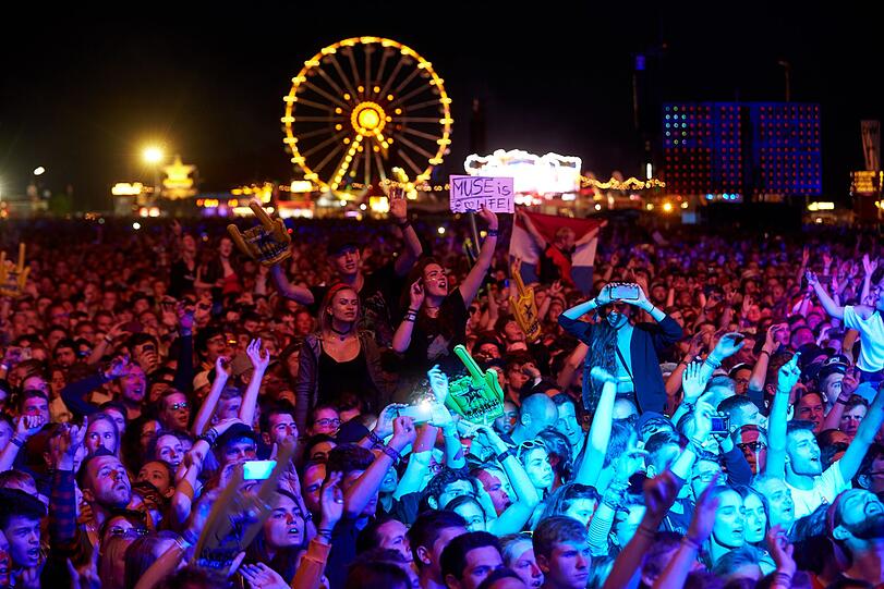 Regenschauer verwüsten das Festival-Gelände von "Rock am Ring" am Donnerstag. Danach beruhigt sich die Wetterlage und die Party kann beginnen.