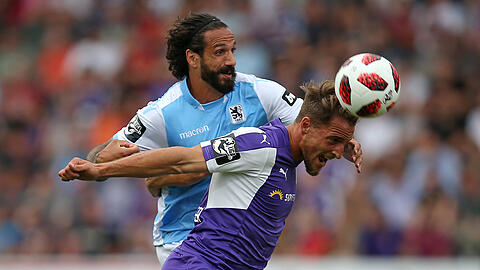 Immer eng gedeckt: Adriano Grimaldi (li.) vom TSV 1860.