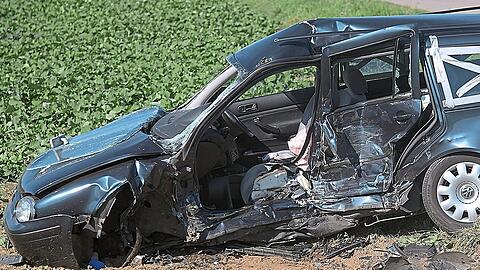 Das Fahrzeug des 83-Jährigen an der Unfallstelle.