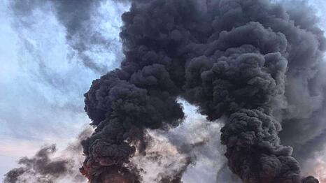 Zahlreiche Schiffe gingen in Flammen auf.