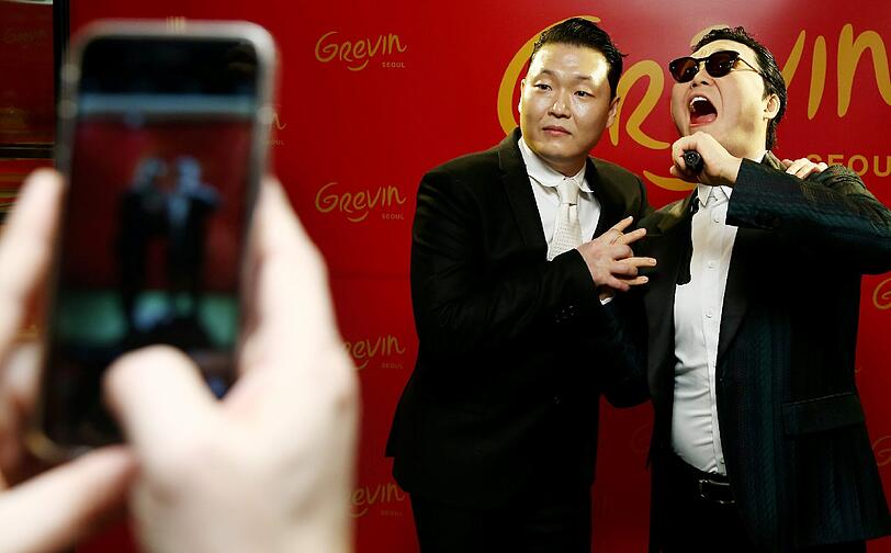 Der doppelt Psy: der koreanische Popstar weiht "seine" Statue bei Madame Tussauds ein.
